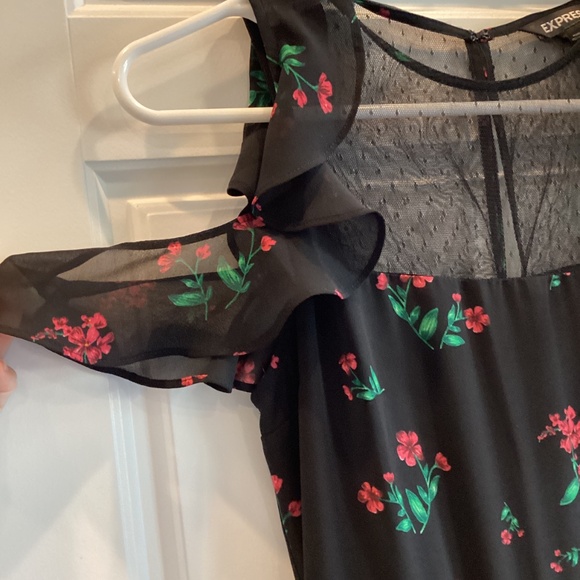 Dress - Picture 5 of 10